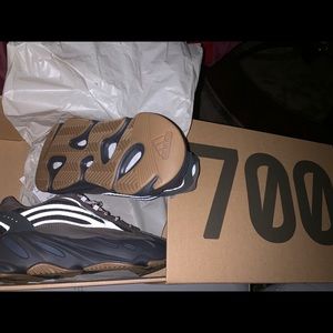 Yeezy 700 “Geode”